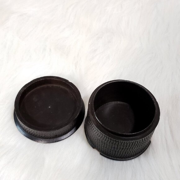 Small antique round wooden box etched lid Japanese scene  Vintage round wooden c - Picture 3 of 8